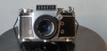 Exakta Varex IIb 35mm SLR camera met Meyer-Optik Görlitz Domiplan 2.8/50mm lens – vintage analoge camera bij De Majum Rotterdam