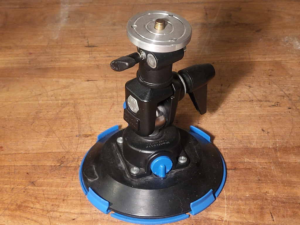 Manfrotto vacuum zuignap camerasteun / suction mount Made in Italy – vintage analoge camera bij De Majum Rotterdam