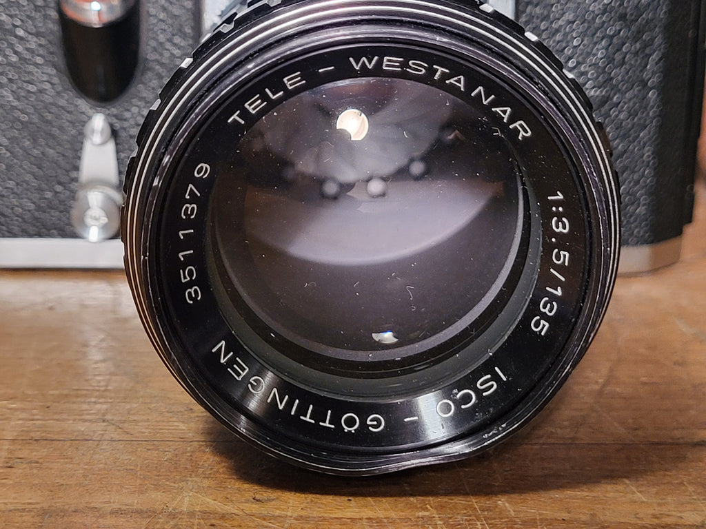 Pentacon FM 35mm SLR met Isco-Göttingen Tele-Westanar 135mm f/3.5, tas en doos