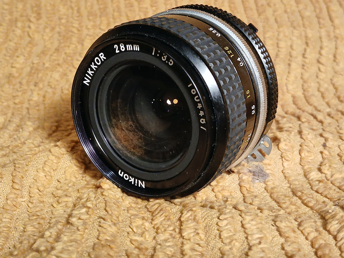 Nikon Nikkor 28mm f/3.5 AI groothoeklens – foto 2 van 2