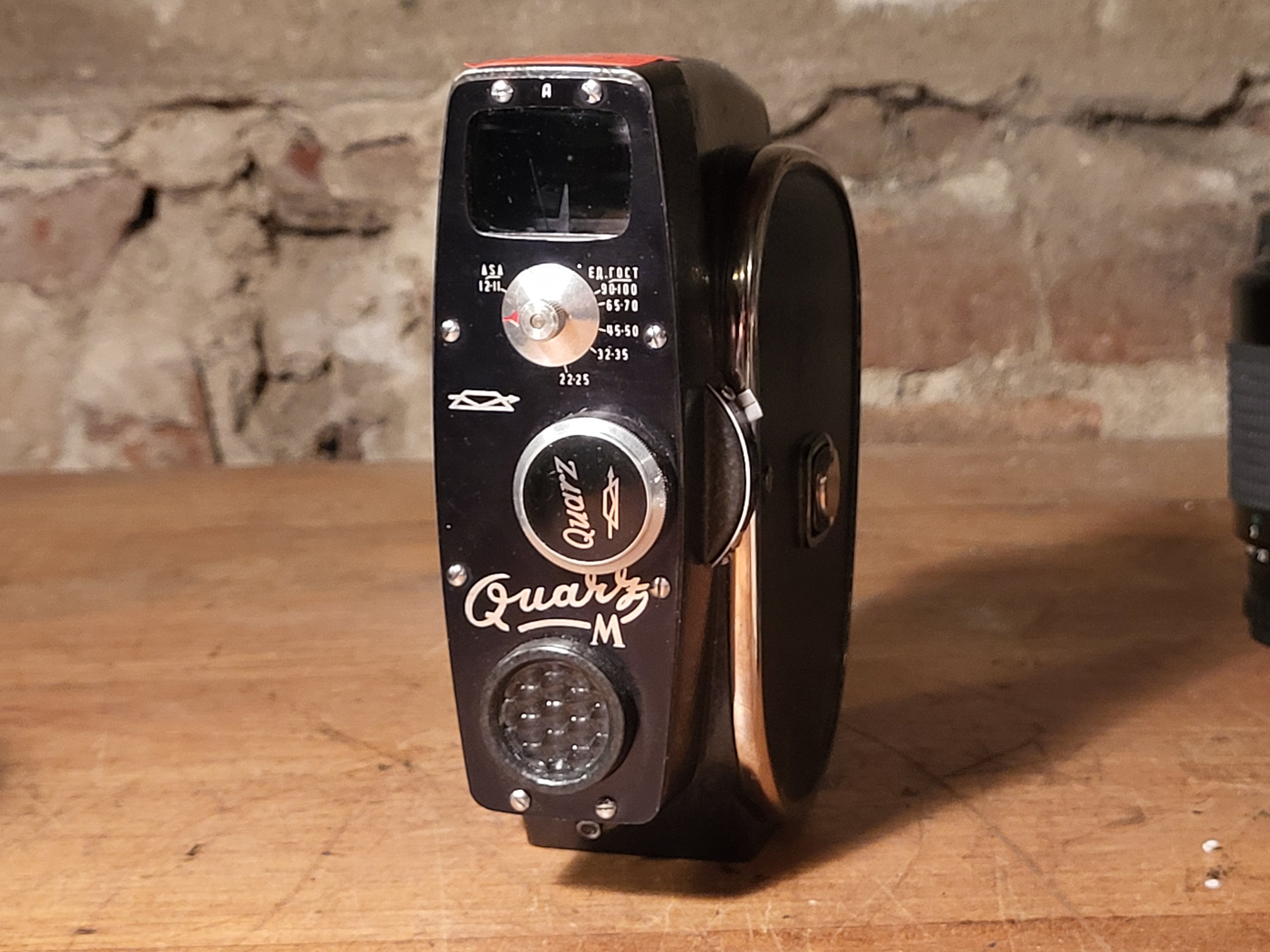 Quartz M vintage 8mm filmcamera | Sovjet cinecamera | zwart – vintage analoge camera bij De Majum Rotterdam