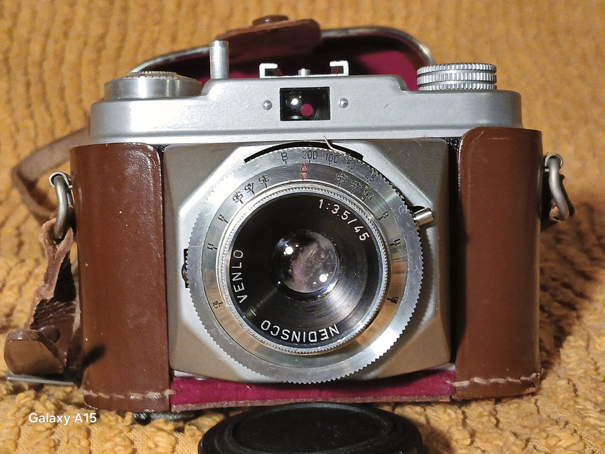 Nedinsco Primo 35mm camera met 3.5/45mm lens en leren tas – foto 1