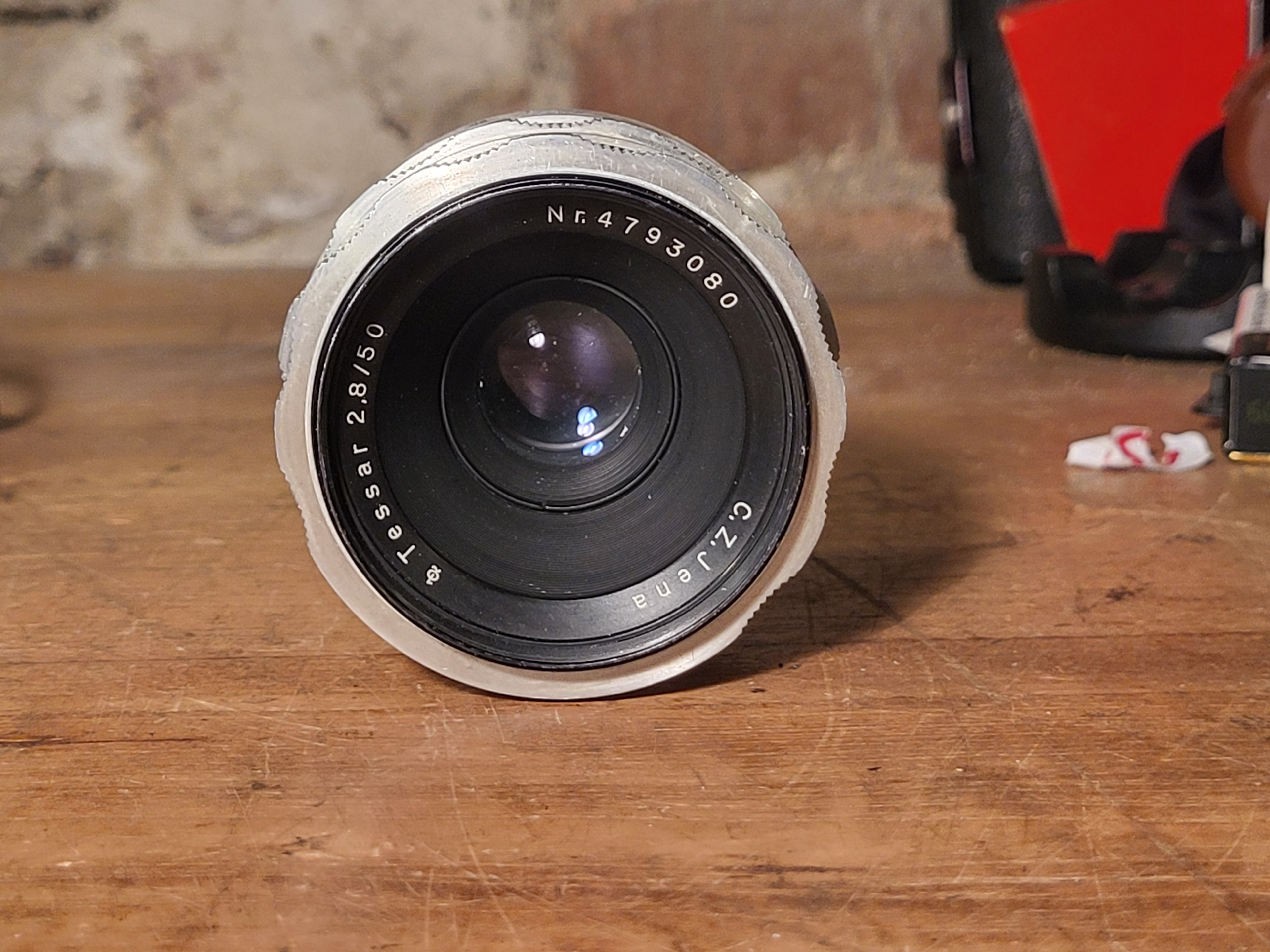 Carl Zeiss Jena Tessar 50mm f/2.8 M42 Prime Lens – vintage analoge camera bij De Majum Rotterdam