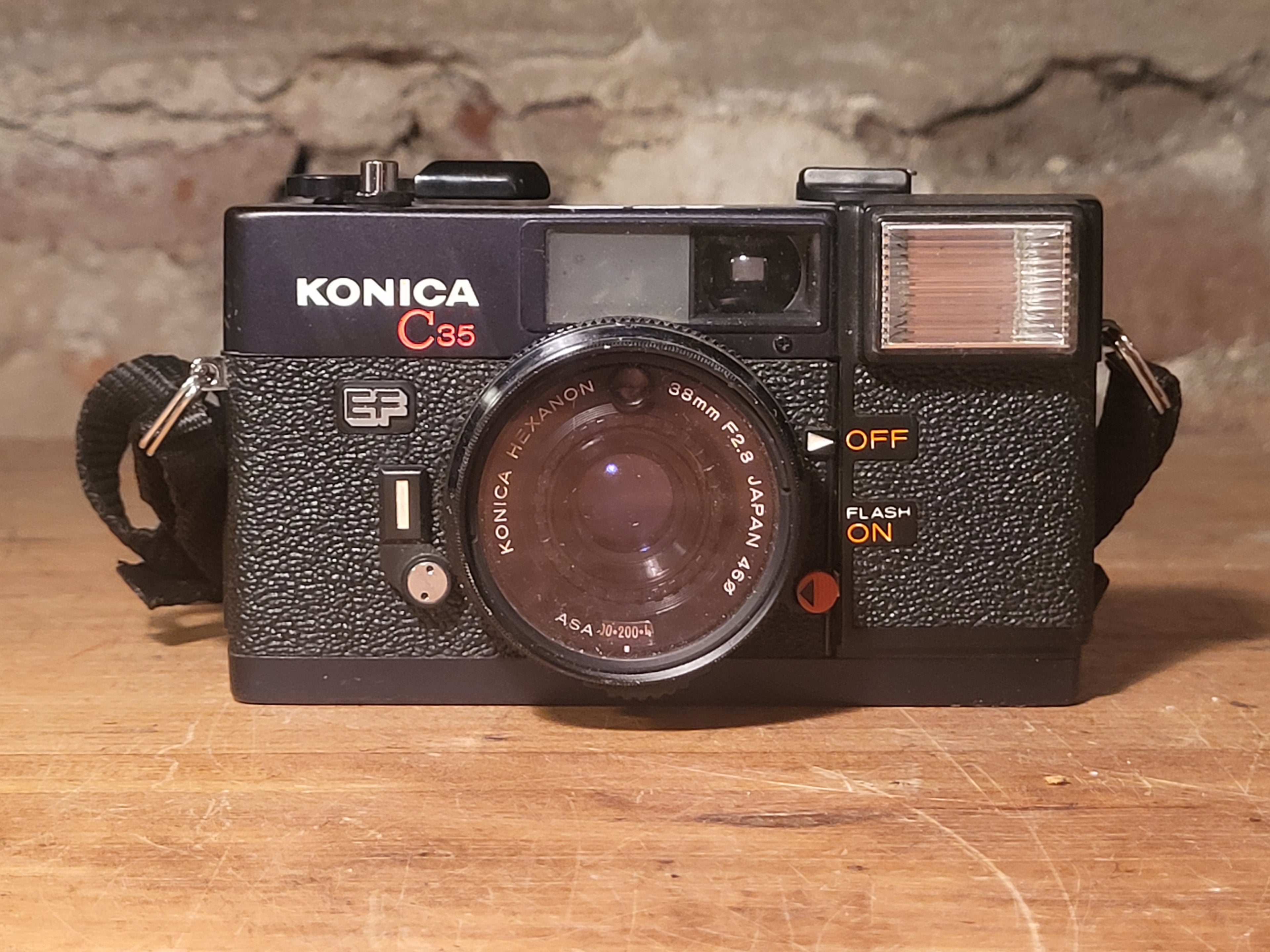 Konica C35 EF – vintage analoge camera bij De Majum Rotterdam