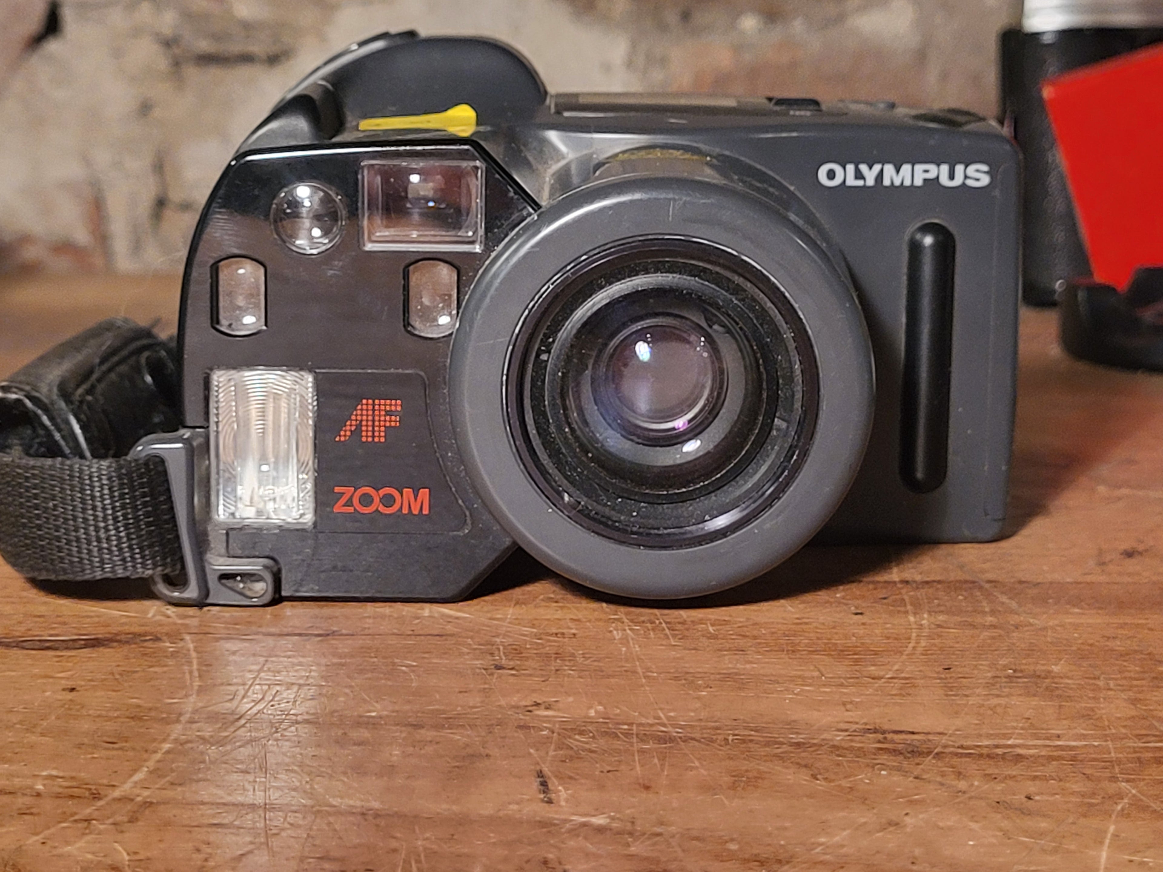 Olympus AF Zoom analoge compactcamera – vintage analoge camera bij De Majum Rotterdam