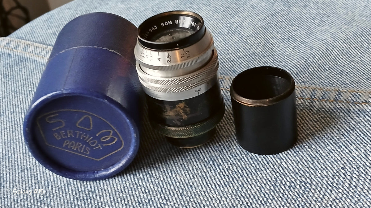 SOM Berthiot Cinor B 35mm f/1.9 met originele blauwe koker en zonnekap – foto 3 van 4