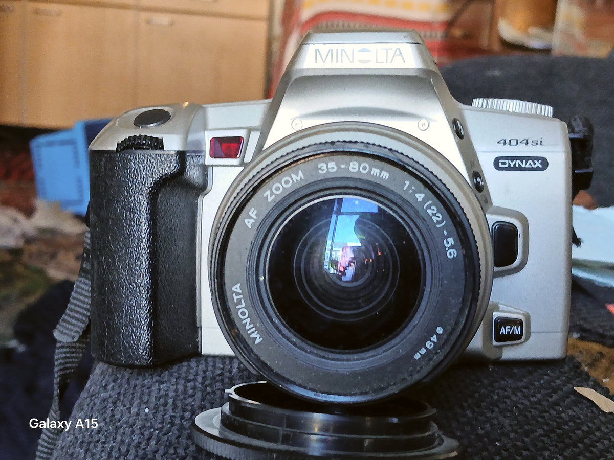 Minolta Dynax 404si + AF Zoom 35–80mm f/4–5.6