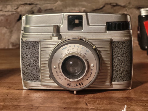 Bilora Bella 44 vintage 6x6 camera met Achromat 1:8 lens – vintage analoge camera bij De Majum Rotterdam