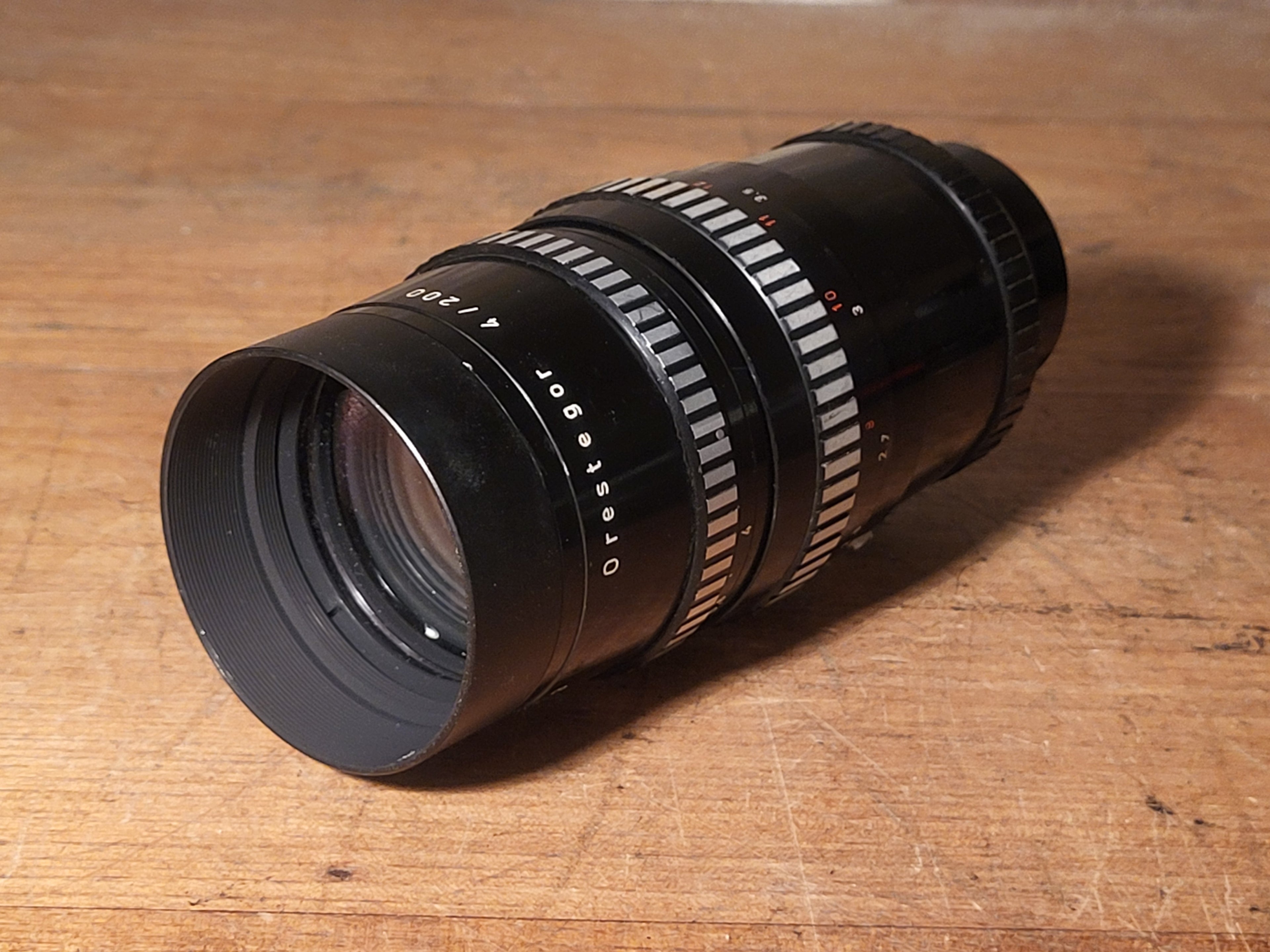 Meyer-Optik Görlitz Orestegor 200mm f/4 Telelens – vintage analoge camera bij De Majum Rotterdam