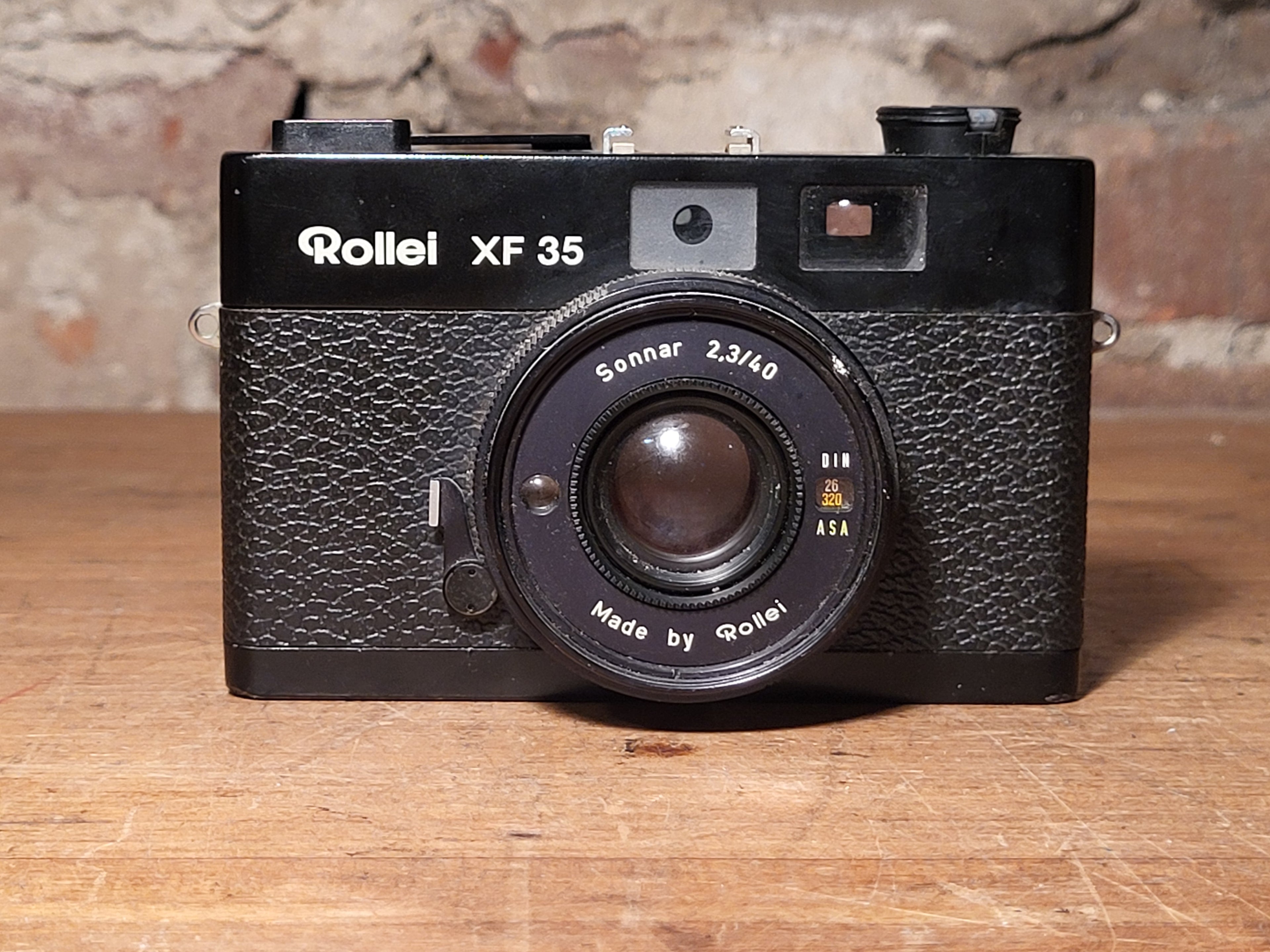 Rollei XF 35 compactcamera met Sonnar 2.3/40mm lens – vintage analoge camera bij De Majum Rotterdam