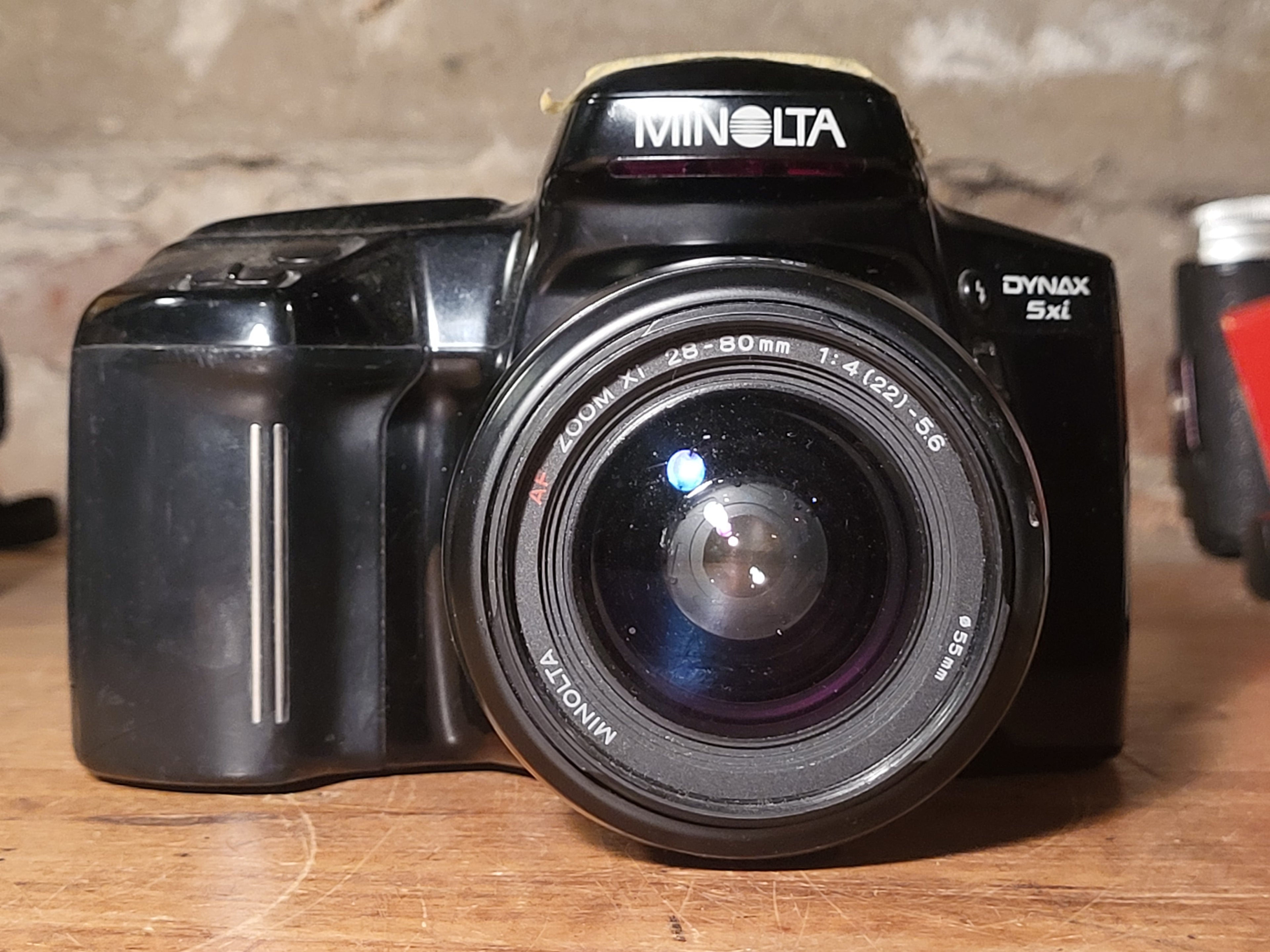Minolta Dynax 5xi Analoge Spiegelreflexcamera met AF Zoom Xi 28-80mm f/4-5.6 – vintage analoge camera bij De Majum Rotterdam