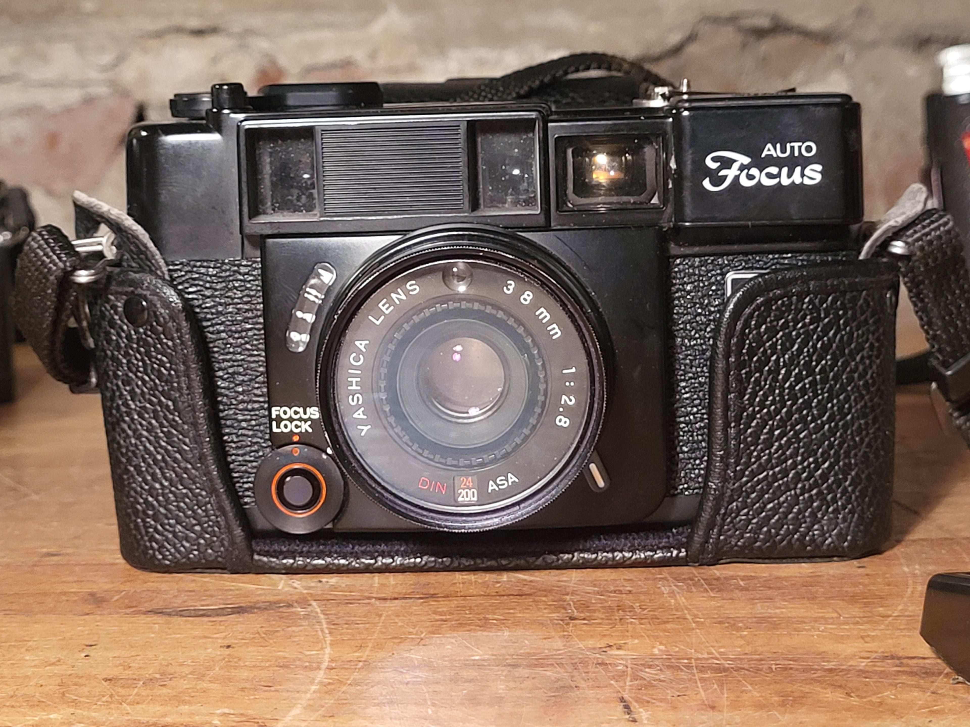 Yashica Auto Focus 35mm Compactcamera 38mm f/2.8 – vintage analoge camera bij De Majum Rotterdam