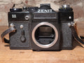 Zenit 11 35mm Spiegelreflexcamera Body – M42 Mount – vintage analoge camera bij De Majum Rotterdam