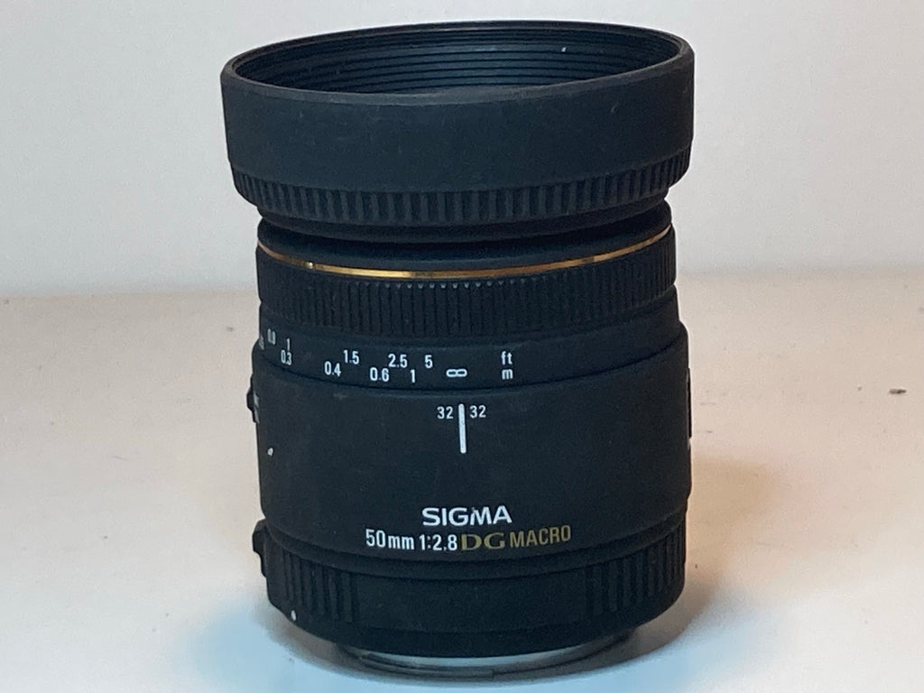 Sigma 50mm f/2.8 DG Macro-objectief, zijaanzicht